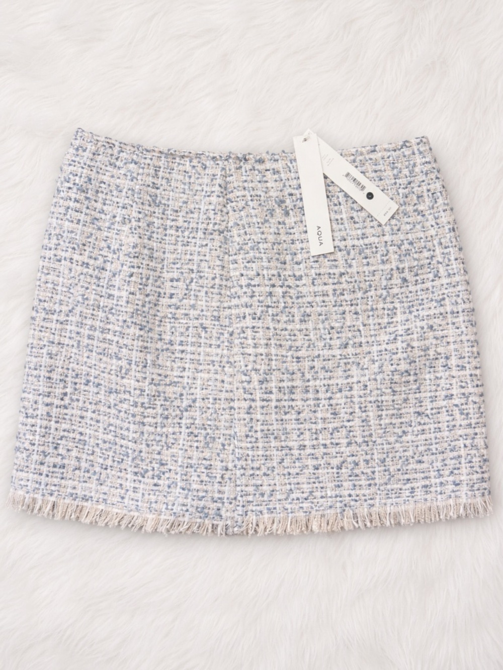 NWT AQUA Women's White‎ And Blue Tweed Mini Crocheted Skirt Size Large